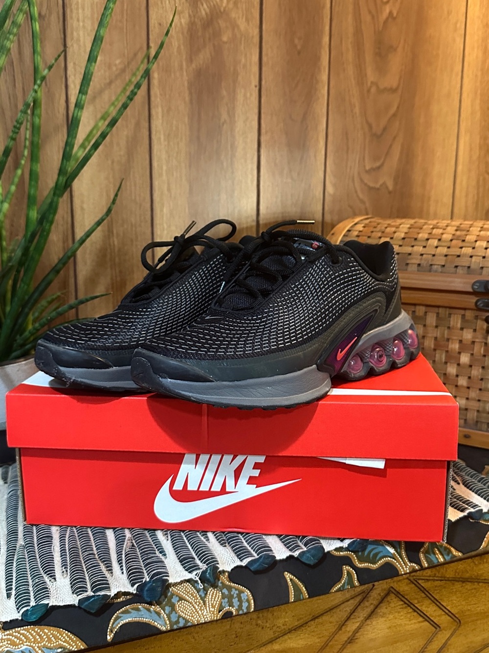 Nike Air Max DN - Black Sneakers with Pink Air Units